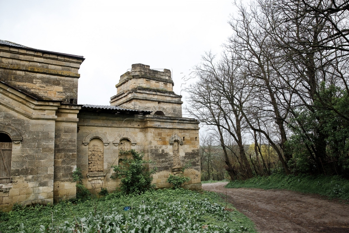 IMAGINI APOCALIPTICE. Biserica-monument din Moldova unde nu a răsunat nicio rugăciune (FOTOREPORT)