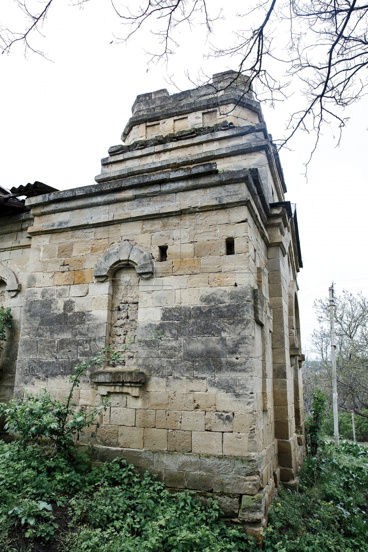 IMAGINI APOCALIPTICE. Biserica-monument din Moldova unde nu a răsunat nicio rugăciune (FOTOREPORT)