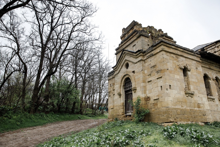 IMAGINI APOCALIPTICE. Biserica-monument din Moldova unde nu a răsunat nicio rugăciune (FOTOREPORT)