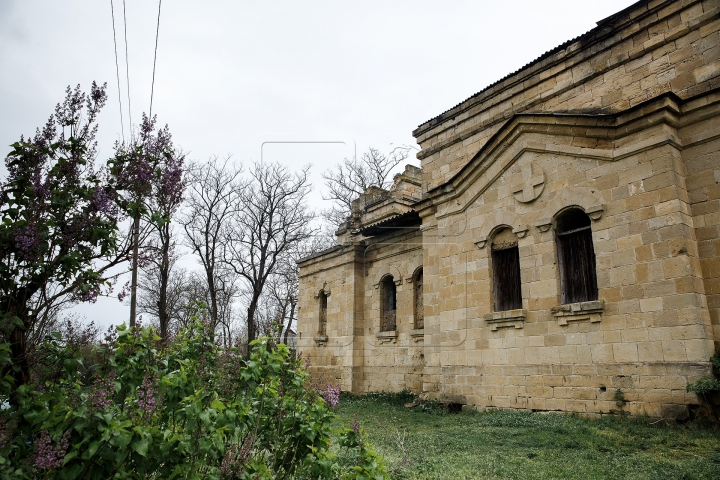 IMAGINI APOCALIPTICE. Biserica-monument din Moldova unde nu a răsunat nicio rugăciune (FOTOREPORT)