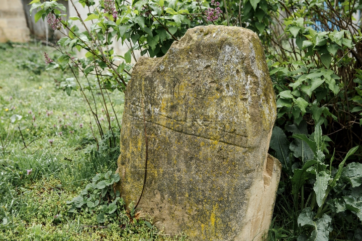 IMAGINI APOCALIPTICE. Biserica-monument din Moldova unde nu a răsunat nicio rugăciune (FOTOREPORT)