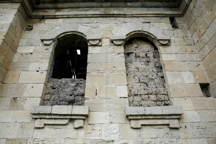 IMAGINI APOCALIPTICE. Biserica-monument din Moldova unde nu a răsunat nicio rugăciune (FOTOREPORT)