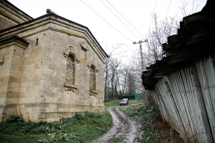 IMAGINI APOCALIPTICE. Biserica-monument din Moldova unde nu a răsunat nicio rugăciune (FOTOREPORT)