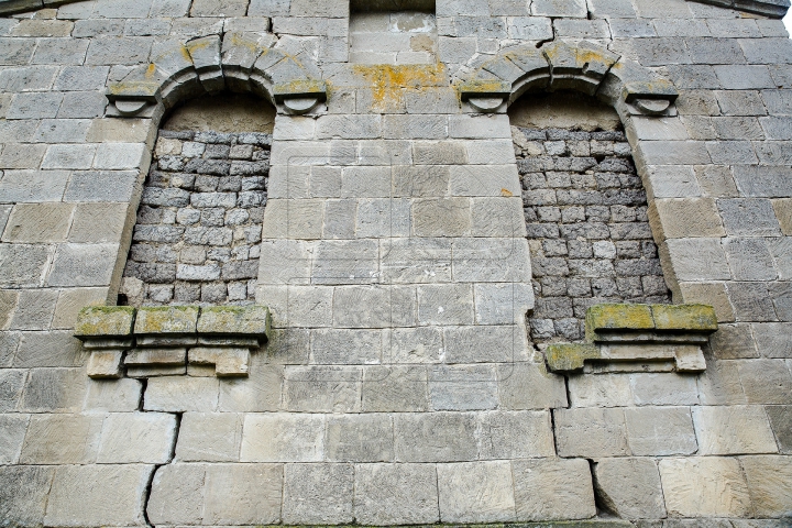 IMAGINI APOCALIPTICE. Biserica-monument din Moldova unde nu a răsunat nicio rugăciune (FOTOREPORT)