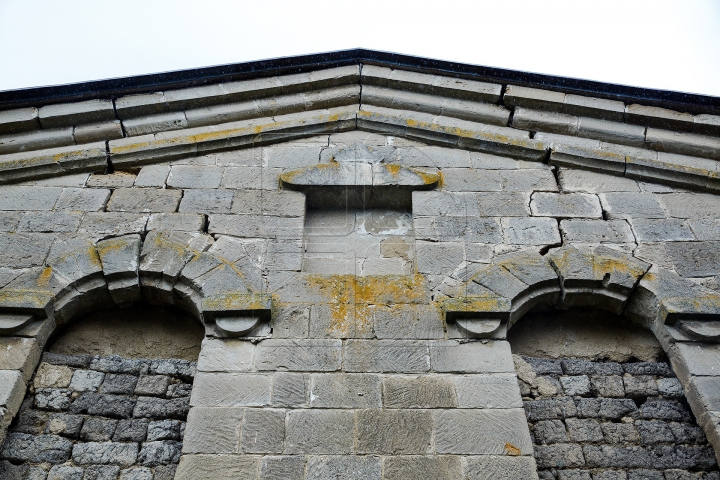 IMAGINI APOCALIPTICE. Biserica-monument din Moldova unde nu a răsunat nicio rugăciune (FOTOREPORT)