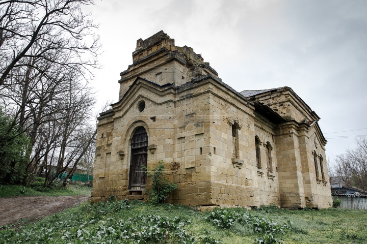 IMAGINI APOCALIPTICE. Biserica-monument din Moldova unde nu a răsunat nicio rugăciune (FOTOREPORT)