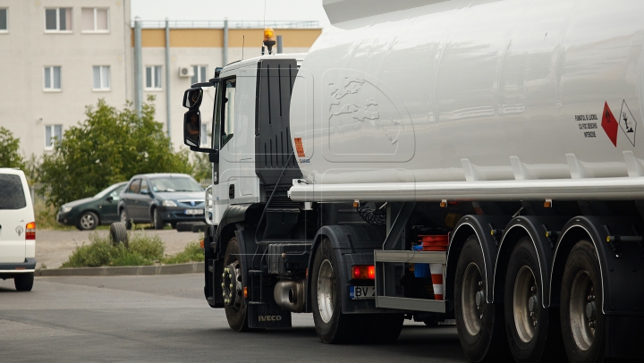 Slujitorii, SPERIAŢI DE MOARTE! Un TIR a intrat într-o biserică din sectorul Botanica al Capitalei