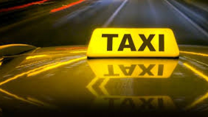 Taximetrist din Capitală, implicat într-un furt. Momentul a fost surprins de camerele de supraveghere (VIDEO)