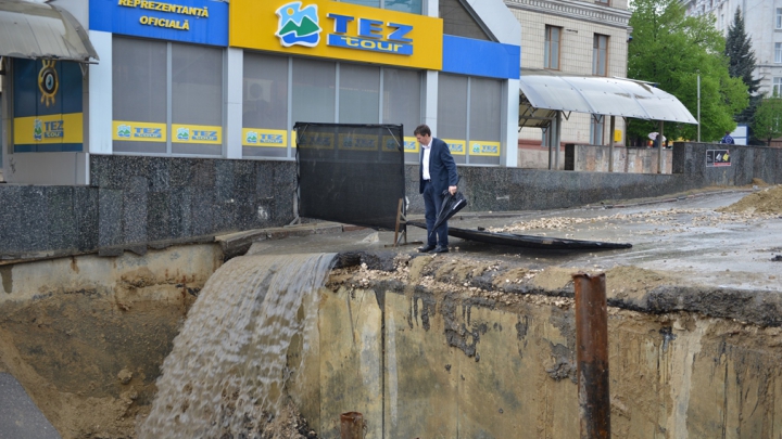 Dorin Chirtoacă a vizitat cascada de pe Bulevardul Constantin Negruzzi. Cum i s-a părut (FOTO)