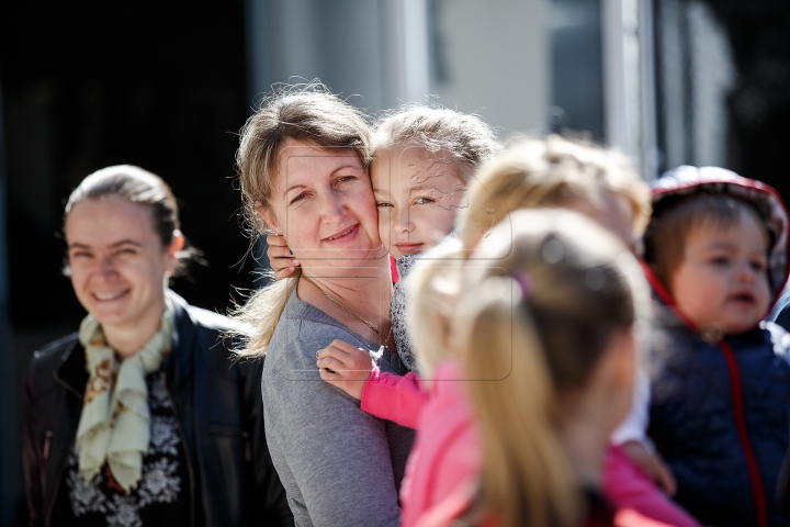 Campania "Renaște Moldova": Zeci de copii din Hâncești au fost examinați gratuit de medicii pediatri (FOTOREPORT)