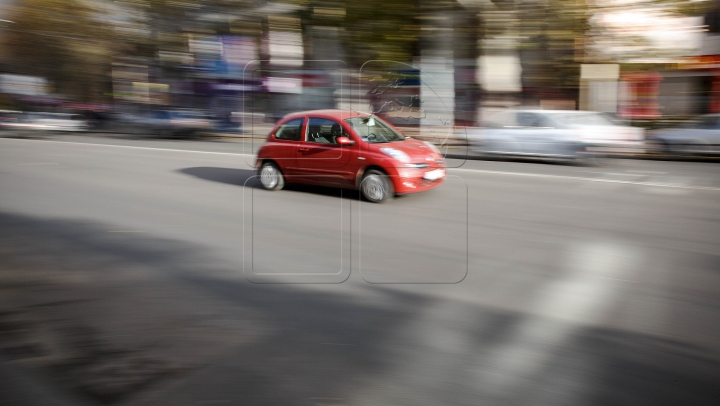 IMAGINI INCREDIBILE pe o stradă. REACŢIA unui şofer când poliţiştii l-au oprit să-i ceară actele 