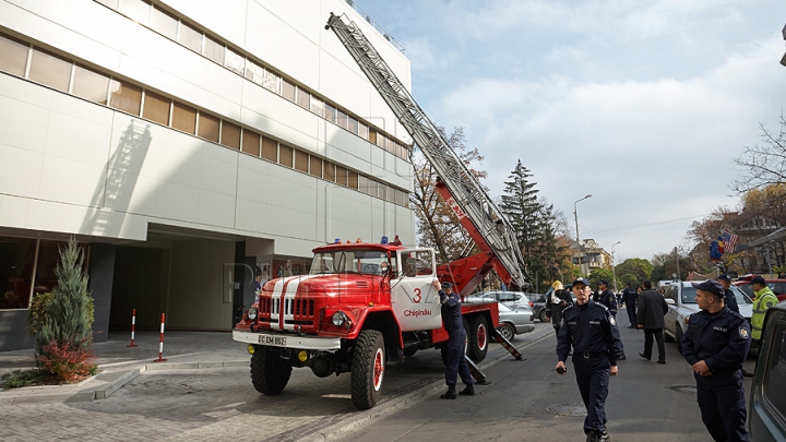 Incendiu la Pretura Buiucani. O autospecială a fost trimisă la fața locului