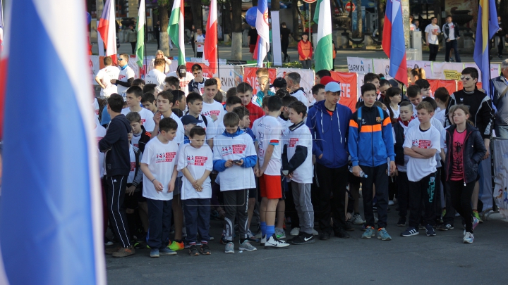 Cum a demarat Maratonul Internaţional de la Chişinău. Oficiali, prezenţi la eveniment (FOTO)