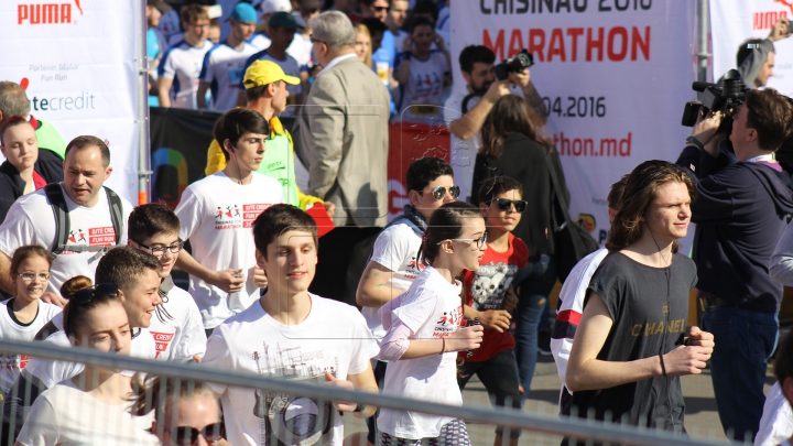 Cum a demarat Maratonul Internaţional de la Chişinău. Oficiali, prezenţi la eveniment (FOTO)