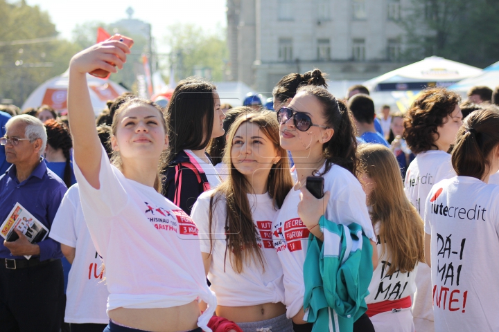 Cum a demarat Maratonul Internaţional de la Chişinău. Oficiali, prezenţi la eveniment (FOTO)