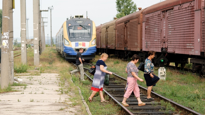 ACCIDENT feroviar în Capitală. O tânără, în stare gravă la spital, după ce a fost lovită de tren