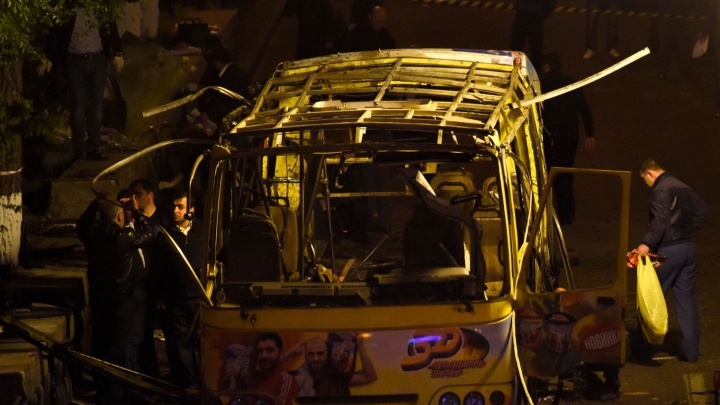 TEROARE în Armenia! Un autobuz cu pasageri A EXPLODAT în centrul capitalei