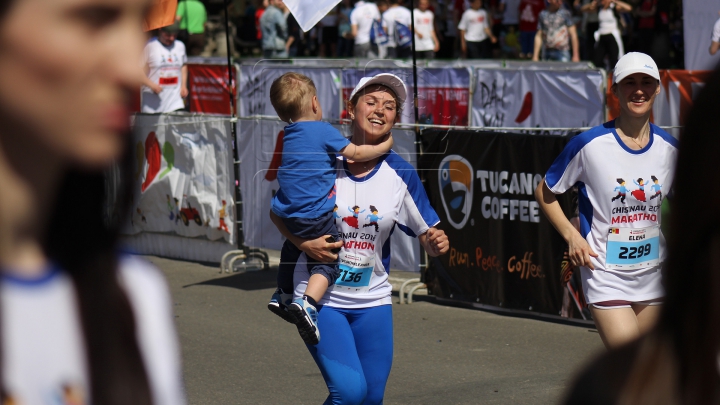 NO COMMENT: Chişinăul a fost capitala internaţională a maratoniştilor (GALERII FOTO)