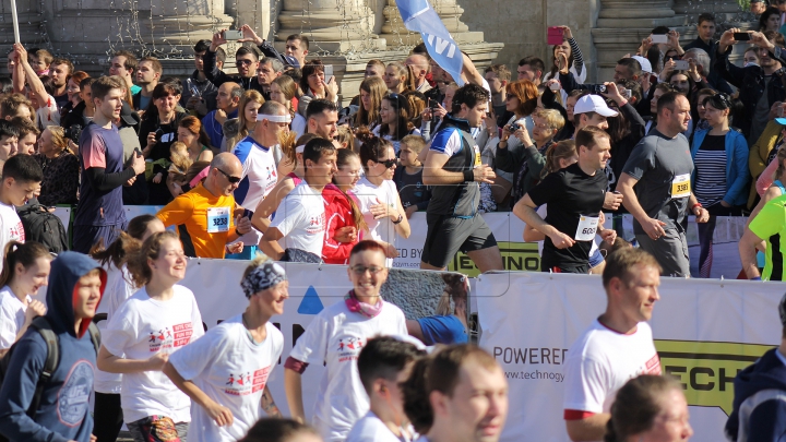 Adrenalină, emoţii şi distracţie la Maratonul Internaţional din Chişinău (GALERIE FOTO)