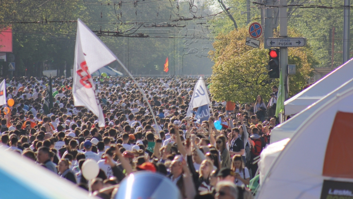 Adrenalină, emoţii şi distracţie la Maratonul Internaţional din Chişinău (GALERIE FOTO)