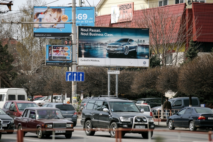 Panourile publicitare din centrul Chișinăului au fost demontate. Ce a rămas în locul lor