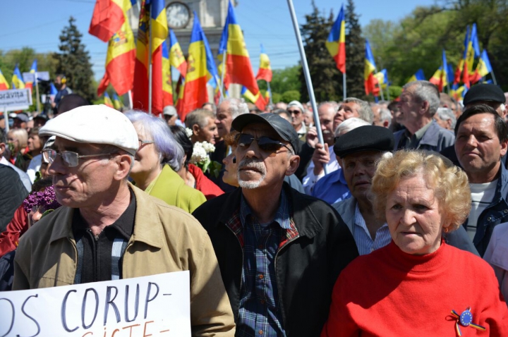 Manifestaţii în PMAN, cu întârziere de O ORĂ. Partidul "Platforma DA" şi-a scos simpatizanţii la un nou protest