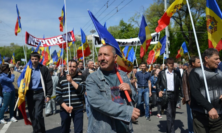 Manifestaţii în PMAN, cu întârziere de O ORĂ. Partidul "Platforma DA" şi-a scos simpatizanţii la un nou protest