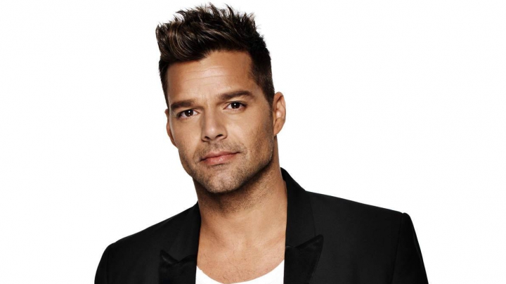 Ricky Martin şi-a scos sărutul la licitaţie. Cât a plătit o femeie pentru a "gusta" buzele portoricanului