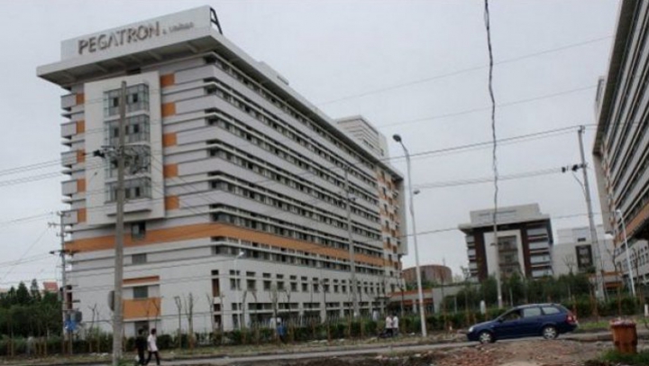 Imagini incredibile dintr-o fabrică Apple. Ce fac cei 50.000 de muncitori în timpul programului