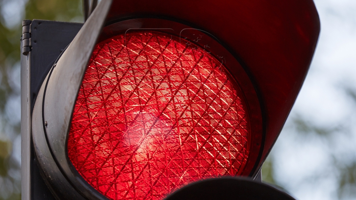 AU FOST GĂSIŢI şi AMENDAŢI! Pedepsele celor doi şoferi ajunşi vedete pe TRAFIC.AUTOSTRADA.MD