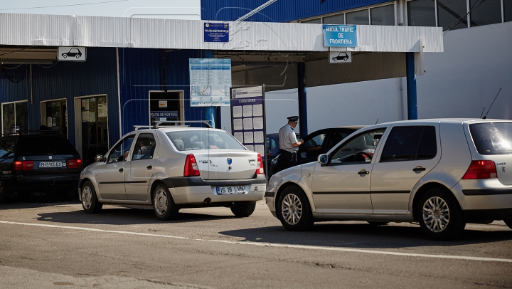 PRINŞI CU MINCIUNA LA VAMĂ! Trei persoane au încercat să treacă frontiera cu acte false