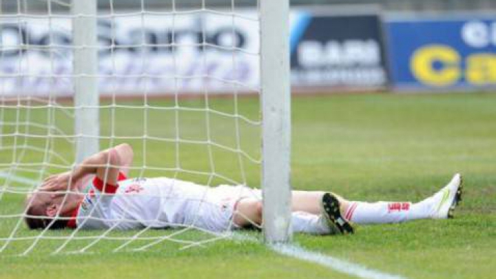 MAI RAR AŞA AUTOGOL! Un portar din campionatul Braziliei a pățit rușinea vieții (VIDEO)