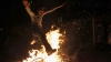 Obiceiuri laice în Noaptea Învierii: Localnicii mai multor sate au făcut ruguri și au ars anvelope