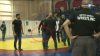 PUMNI şi AMENINŢĂRI CU PISTOLUL la campionatul Rusiei de lupte libere (VIDEO)