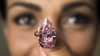 L-a costat o avere! Un diamant roz de 15 carate, vândut în timpul unei licitații din Elveția (FOTO)