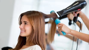 Fala, mai presus de toate! Înainte de Paştele Blajinilor, moldovencele au făcut rând la coafor