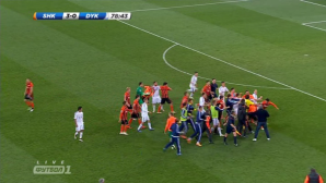 Bătaie crâncenă în derby-ul Ucrainei dintre Şahtar şi Dinamo Kiev! Mai mulţi jucători, ELIMINAŢI