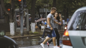 METEO 8 mai. Mercurul va coborî în termometre, iar pe alocuri sunt prognozate ploi cu descărcări electrice