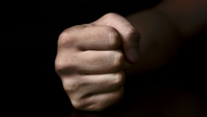 ÎNCĂIERARE ÎN MASĂ în Rusia! Aproximativ 60 de indivizi și-au împărțit pumni și picioare (VIDEO)