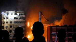 Incendii de proporţii în Ucraina şi Egipt. Au ars mai multe autocare şi un hotel