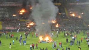 Fanii lui Eskișehir au dat foc stadionului după ce echipa favorită a retrogradat în liga a doua a Turciei