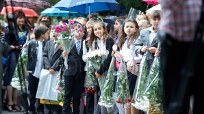 Flori pentru dragii profesori. Unii vânzători au muncit toată noaptea 