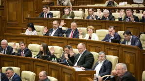 DISCUŢII APRINSE în Parlament. Ce i-a nemulţumit de această dată pe socialişti