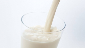 E REVOLTĂTOR ce a făcut un bărbat care transporta o cisternă cu reziduuri din lapte (VIDEO)