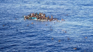 Au fost salvaţi din largul Mării Mediterane! Aproximativ 400 de imigranți se aflau în bărci supraaglomerate