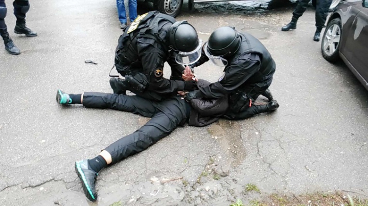 Grupare criminală de dealeri de droguri, DESTRUCTURATĂ de către ofiţerii SIS (FOTO)