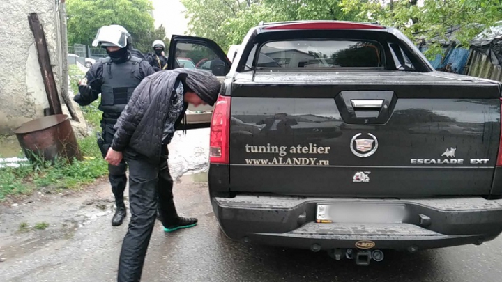 Grupare criminală de dealeri de droguri, DESTRUCTURATĂ de către ofiţerii SIS (FOTO)