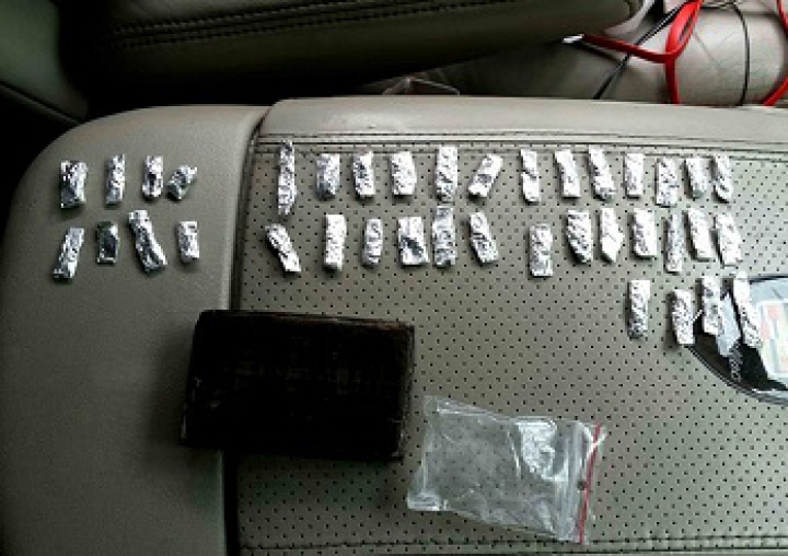 Grupare criminală de dealeri de droguri, DESTRUCTURATĂ de către ofiţerii SIS (FOTO)