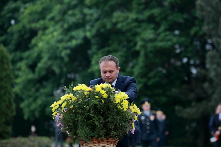 Conducătorii Moldovei au depus flori la Complexul Memorial Eternitate (GALERIE FOTO)