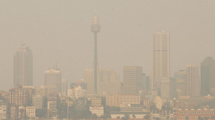 Cel mai aglomerat oraş din Australia, învăluit în fum. De vină ar fi pompierii (VIDEO)